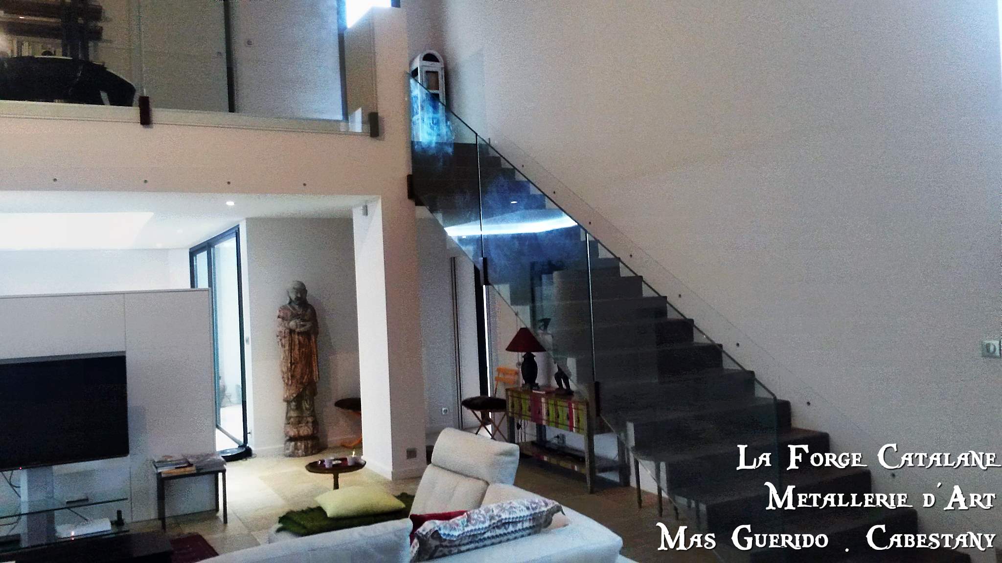 Escalier marches suspendues sans limons apparents forge catalane 21.jpg